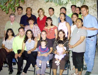 Con una agradable reunión de despedida festejaron a los novios Fernando Sida y Leonor Adriana Salazar preparada por Nancy Valdez, Norma Mireles, Iván Medina y Lupita Villegas.