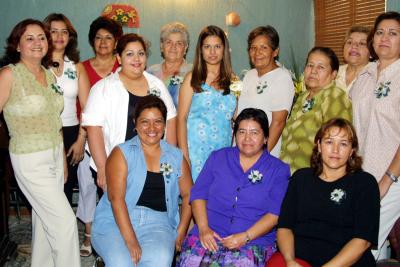 Muchas amigas y familiares de Cindy Luz Ramírez Martínez se dieron  cita en la despedida de soltera que le ofrecieron recientemente Teresita de Jesús Ramírez, Josefina Martínez de Ramírez y Georgina Fonseca.