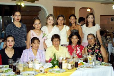 Zaide Zulema Zuñiga Sandoval, fue agasajada con una fiesta de despedida, organizada por Ignacia Sandoval de Zuñiga Y Raquel Castillo de Bordallo.