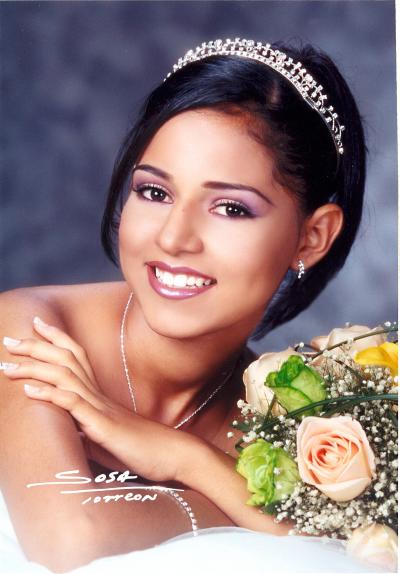 Srita. Graciela Martínez Chávez celebró sus quince años de vida con una misa de acción de gracias el 23 de agosto de 2003.