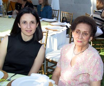 Josefina de Campa y Carolina González, en reciente acontecimiento social.