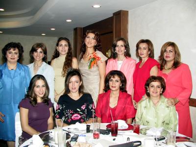 María  Isabel Bitar en su primera despedida de soltera, organizada por su mamá, señora Rosalía de Bitar, algunas de las invitadas fueron, Linda de Zarzar, Yanira de Zarzar, Ana de Luján, Esther de Domínguez