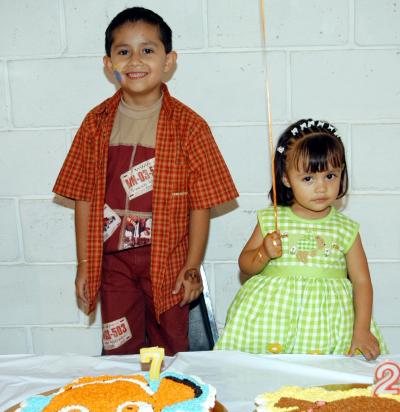 Los hermanos Abelardo y María Fernanda Cervantes Lesprón celebraron su séptimo y segundo aniversario de vida, respectivamente con un convivio preparado por sus papás.