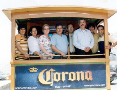 Cristian Mayela Estrada, Graciela Larrañaga, Gilberto Méndez, José Luis Luévano, Ricardo González, Alberto Palomares y Carlos Terrazas, ex compañeros de clase de la Escuela de Odontología en pasada reunión.