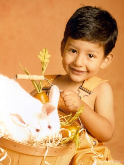 Maximiliano Hernández Cázares en una fotografía con motivo de su tercer cumpleaños. Él es hijo de los señores, Dr. Rodolfo Hernández Gutiérrez y Dra, Rosa Elena Cázarez de Hernández