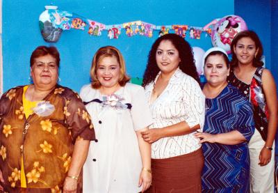 -Mirna Cárdenas de Olvera junto a las anfitrionas de su fiesta de canastilal Socorro Olvera, Claudia Ayala, Mirna de Cárdenas  y Sandra de Cárdenas.