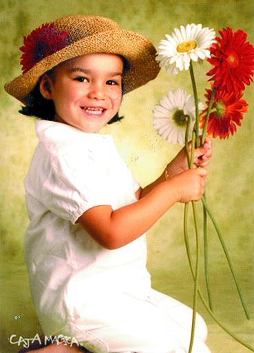 Frida Sofía en una fotografía de estudio con motivo de sus tres años de vida, es hija de Srgio Oviedo García y Patricia G. de Oviedo