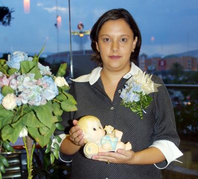 Con una fiesta de canastilla festejaron a Claudia Eddy de Hernández