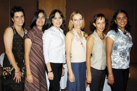 Olga Elisa García Garza con sus amigas Hilda, Rocío, Mónica, Cristina y Brenda en la despedida que le ofrecieron por su cercano matrimonio.