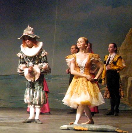 SOLISTAS
-Dulcinea: Elena Andrienko. 

-Basilio: Konstantin Ivanov. 

-Don Quixote : Vassili Ialpaev. 

-Sancho Panza : Vladimir Chabaline. 

-Gamash: Marat Akhmetzyanov. 

-Juanita (amiga de Dulcinea): Maria Khrisanova. 

-Priscila (amiga de Dulcinea): Olga Novenkova. 

-Toreador: Alexandre Zverev. 

-Bailarina callejera: Tatiana Birioukova. 

-Mercedes: Yulia Langueva. 

-Lorenzo, el hostelero: Igor Kousnetsov. 

-Princesa de las Driadas: Tatiana Birioukova. 

-Cupido: Svetlana Sevryugina. 

-Gitana: Liubov Sharova. 
