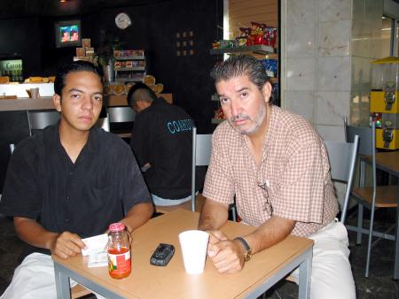 José y su tío Óscar Medina Farías viajaron a la ciudad de Tijuana.