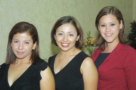 Adriana Martínez, Paty Anaya y Carolina Cepeda disfrutaron de un agradable ambiente en reciente festejo.