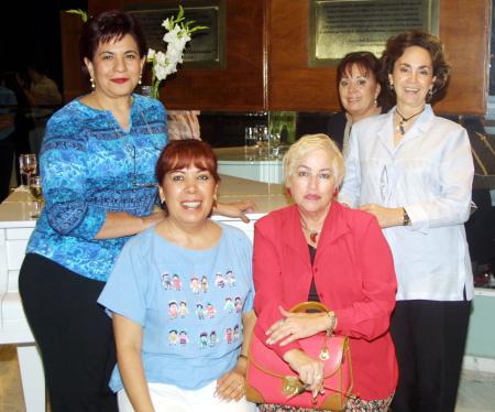 Alma Flores de Machado , Oly Álvarez de Hernández, Laura Gurrola de Arrollo, Yeye Romo Zozaya y Luz García Mirazo.