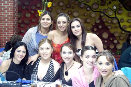 Marcela Foglio, Nayeli Félix, Helwe Dabdou, Lupita Arzoz, Natalia Hinojosa, Cecilia Betancourt, Ely Agüero y Marthy Dávila en pasado festejo social.