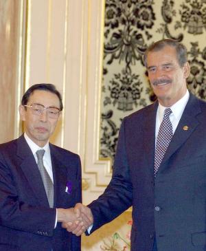 Durante su primer día de actividades en Japón el presidente de México Vicente Fox Quesada se reunio con Kyosuke Shinozawa.