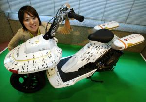 La popular moto espacial de la serie Star Trek fue mostrada en Tokio como parte de una exhibición de objetos de la serie.