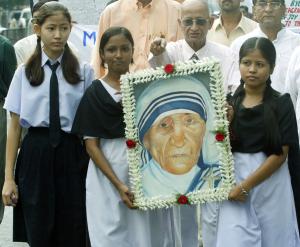 la ceremonia, realizada como parte de las celebraciones por los 25 años de pontificado de Juan Pablo II, fue el último paso previo a la canonización de la religiosa, pero antes de que pueda ser declarada santa el Vaticano deberá atribuirle un segundo milagro.