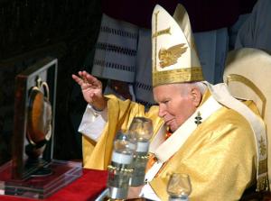 En la Plaza también se encontraban varias de las monjas de la congregación de las Hermanas de la Caridad, fundada por la Madre Teresa y unos tres mil huéspedes de casas de las misioneras.