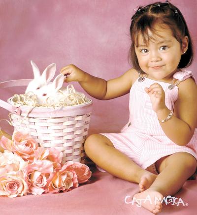 Niña Vanessa López Valadez en una fotografía de estudio con motivo de sus dos años d vida.