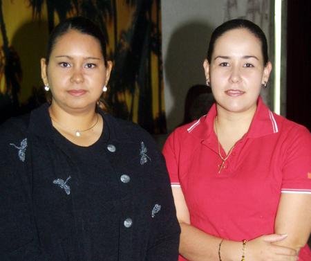 Aída Figuerosa y Lucy Goray en pasado acto social.