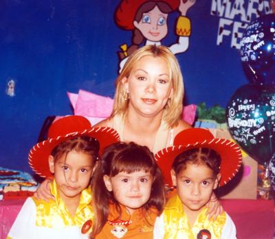 Las gemelas Marifer y Karla festejaron su quinto cumpleaños y por tal motivo las festejaron su mamá Rocío García  Torres y su hermanita Mariana Gualajara García.