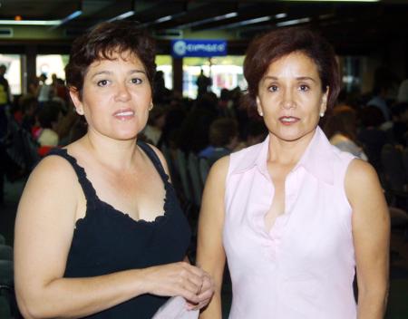 Leticia Urrea y Carmen Juárez