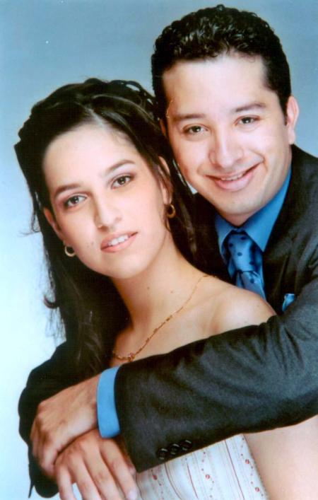 25 octubre


María del Pilar Murguía Martínez y Juan Carlos Caropessi Regalado contrajeron matrimonio el 25 de octubre .