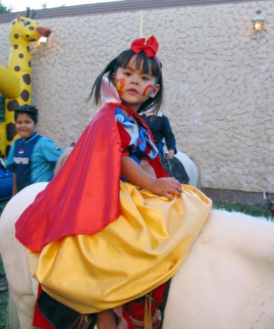 Mary Fer Robles Ochoa celebró su tercer cumpleaños con una divertida fiesta infantil; es hija de Arturo Robles y Yadira Ochoa de Robles.