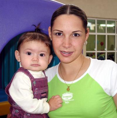  27 de octubre   
Cecilia Quintero de Rodríguez con su pequeña Any Rodríguez Quintero.