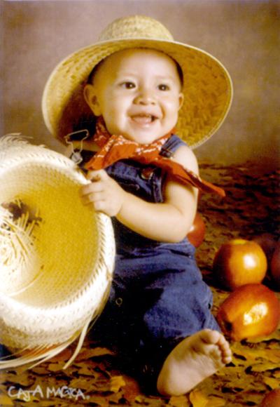 Juan Carlos García Hernández en una fotografía de estudio con motivo de su primer año de vida, es hijo de los señrores Juan Carlos García Villalobos y Verónica Hernández.