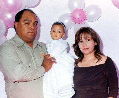 Melanie Villarreal Pineda acompañada de sus papás Víctor Manuel Villarreal Félix y María Magdalena Pineda García.