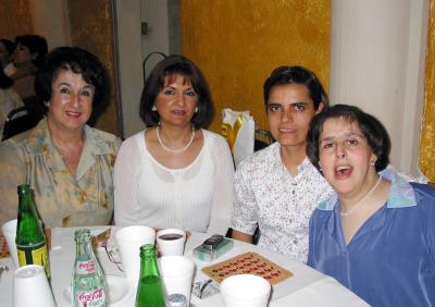 Eugenia de Prieto, María Fernanda de Rodríguez, María Eugenia Carstenso y Elaine Prieto.