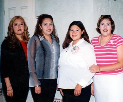  16 noviembre 2003   
Martha Berenice Tovar de Tostado disfrutó de una fiesta de canastilla acompañada por sus primas Denisse, Yasmín y Judith Reyes Tostado.