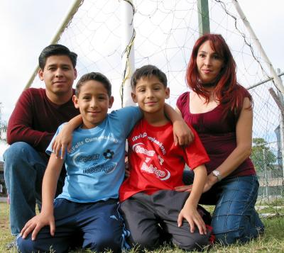 Óscar y Rodrigo González Reyes  fueron festejados por sus padres.