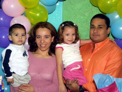 Karen Pamela y Jesús Alberto acompañaron a cinco y tres años de vida, respectivamente, ocasión que celebraron con una fiesta organizada por sus padres, Jesús Alberto Guajardo y Susana Bardán Ruelas.