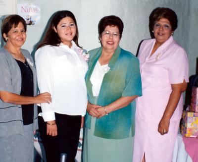 Martha Berenice Tovar Tostado, en la fiesta de regalos que le ofrecieron Martha Tostado de Tovar, Belemde Armendáriz y Josefina de Ramírez