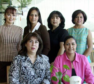 Edith Pérez de Rodríguez festejó su cumpleaños en días pasados acompañada por su amigas Ana Bertha Pérez, Isabel Rangel, Ana Tere Silva, Alejandra Calderón y Cristina Pachecho.