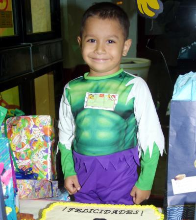 Guillermo Tapia Medina festejó su cumpleaños con una divertida fiesta infantil que le ofrecieron sus papás, en días pasados.