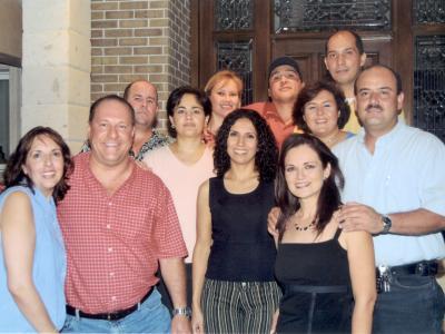 Ex alumnos de la UANE en pasada trunión elos son, Jaime y Gene Murra, Cecilia Landeros de Lozano, Marcela Castro de Salazar, Ricardo Salazar, Emilio y Cristina Chaúl, Claudia y Jorge Mijares, Paty Esqueda y Sam.