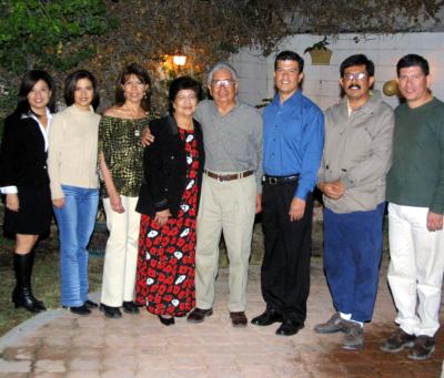 Antonio Luna Pineda y María Teresa Prieto de Luna festejaron su 46 aniversario de boda aompañados de sus hijos Mayela, Marytere, Ana Cecilia, Antonio Martín y Ricardo.