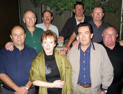 Jaime, Luz María, Luis, Carlos, Mario, Alberto, Gustavo, Jorge y Javier Carrillo captados en una reunión familiar.