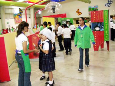 Servirán como guías en este museo algunos jóvenes laguneros que previamente fueron capacitados y que llevarán a cabo aquí su servicio social. Estos jóvenes son conocidos como “los cuates”,