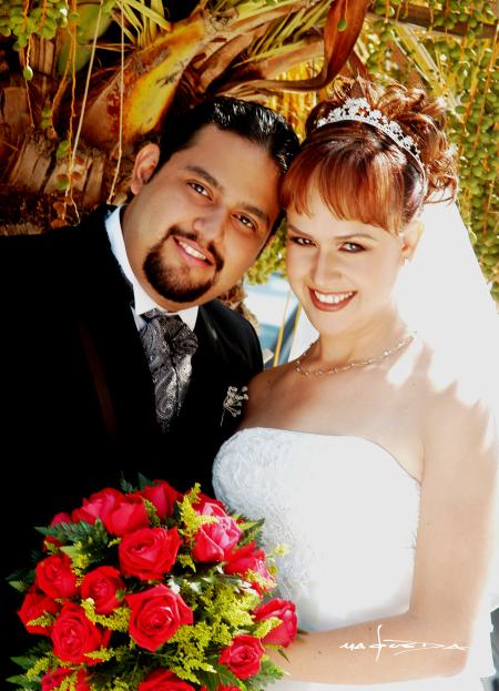 Dr. Hugo Enoc Hernández y Lic. Liliana Isela Guerra Esquivel contrajeron matrimonio cristiano en la Iglesia Bautista del Calvario el 18 de octubre de 2003


Estudio Maqueda