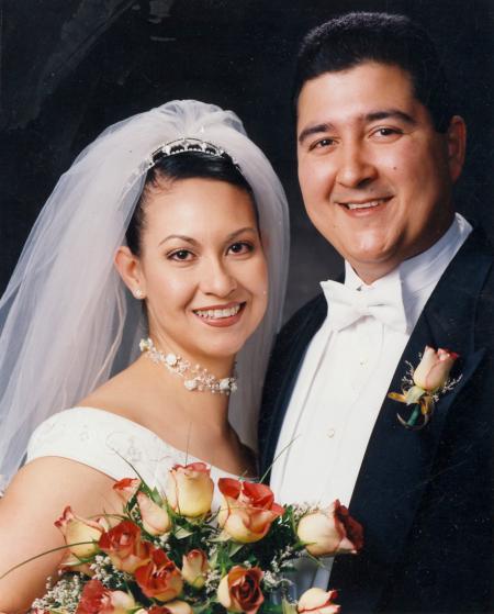 Ing. Édgar Iván Noé Mendoza y Dra. Magdalena Castilla Villegas contrajeron matrimonio religioso en la parroquia de San Pedro Apóstol el 16 de noviembre de  2003.