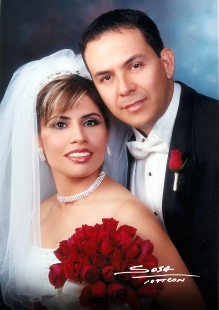 Ing. César Fernando Gómez Acuña y Lic. Valeria Elizabeth Campuzano Velazco contrajeron matrimonio religioso en la parroquia de La Sagrada Familia el 20 de septiembre de 2003.

Studio Sosa