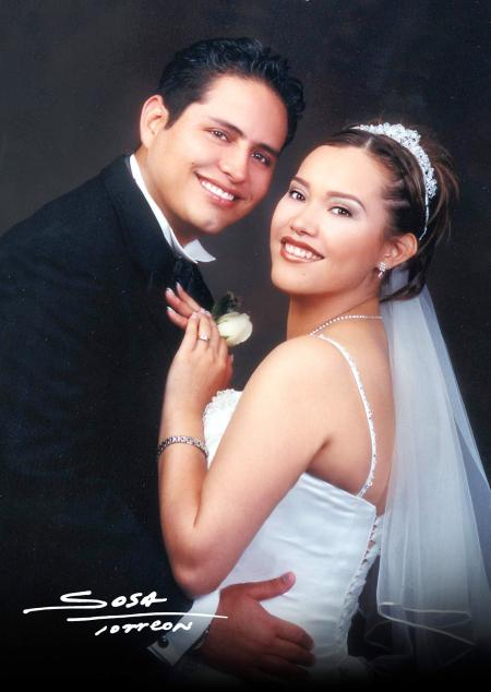 L.A.E. Daniel Arturo Juárez Salazar y la Srita. Haydeé González Ramírez contrajeron matrimonio religioso en la iglesia de Nuestro Señor de la Misericordia el cuatro de octubre de 2003.

Studio Sosa