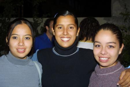 Fátima Álvarez, Ana Carson y Daniela Álvarez.