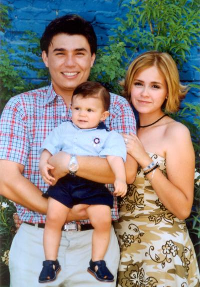 30 de noviembre 
El pequeño Diego Armendáriz Arroyo junto a sus padres Diego Armendáriz Reyes Retana y Shelssea Arroyo de Armendáriz.