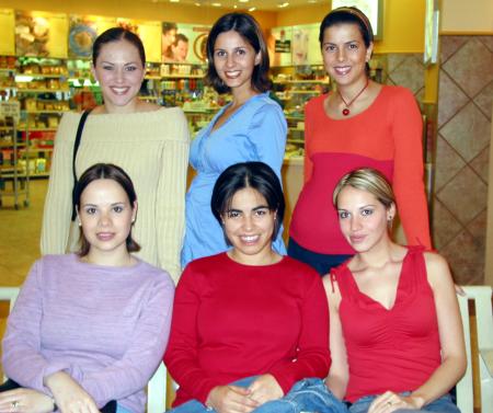 Claudia Roca, Karla Samaniego, Alexandra Roca, Victoria Dávila, Carolina Cárdenas y Marisol González.