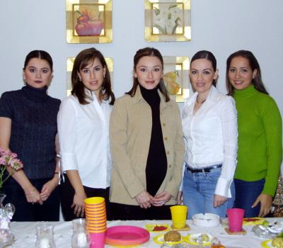 02 de diciembre 
Maru González, Laura Leal, Liliana Ochoa y Mónica Díaz de León le ofrecieron una fiesta de regalos a Gabriela González de Martínez en honor del bebé que espera.